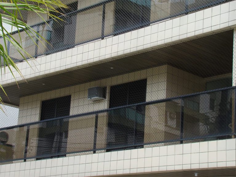 re1 768x576